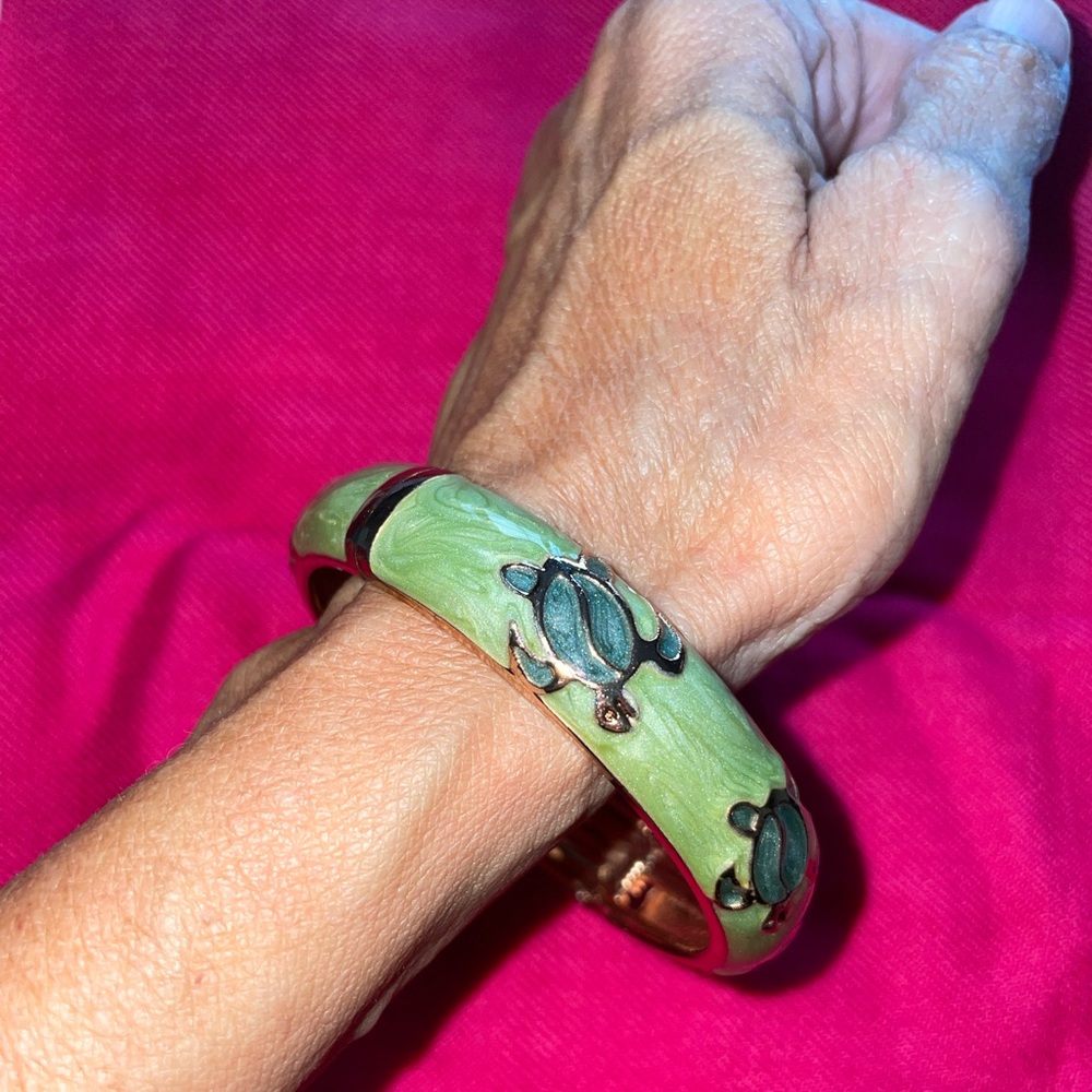 Bangle bracelet